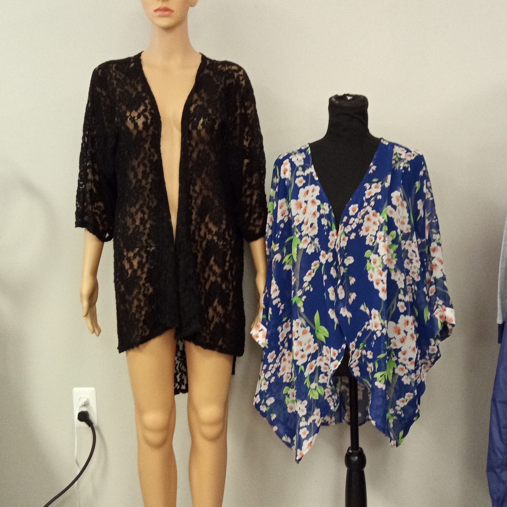 Bundle of 2 Women's Blue Floral & Lula Roe LulaRoe Black Lace Cardigan M